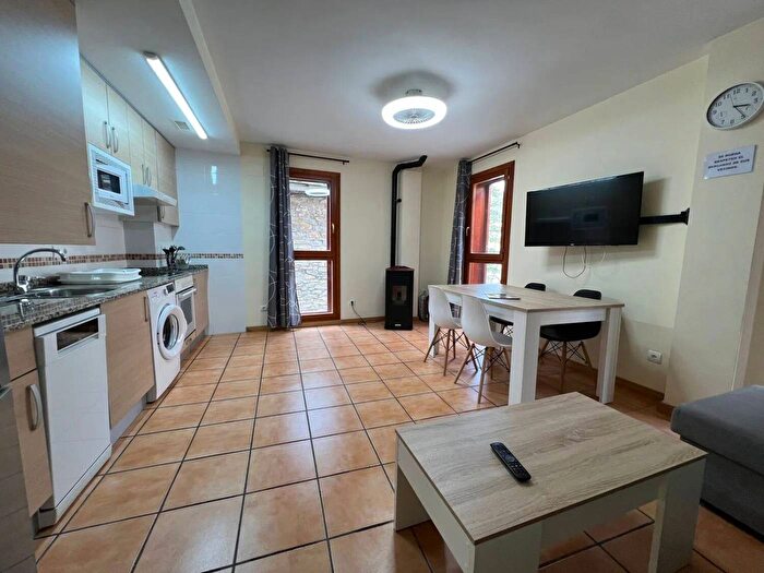 Casas en venta y pisos alquiler - 1