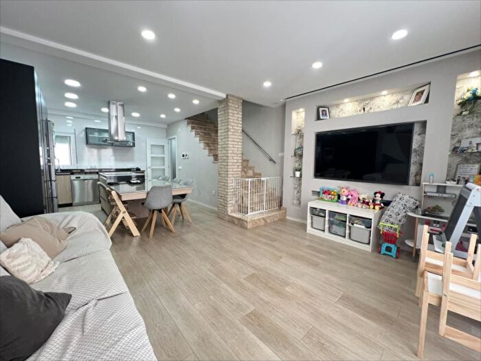 Casas en venta y pisos alquiler - 1