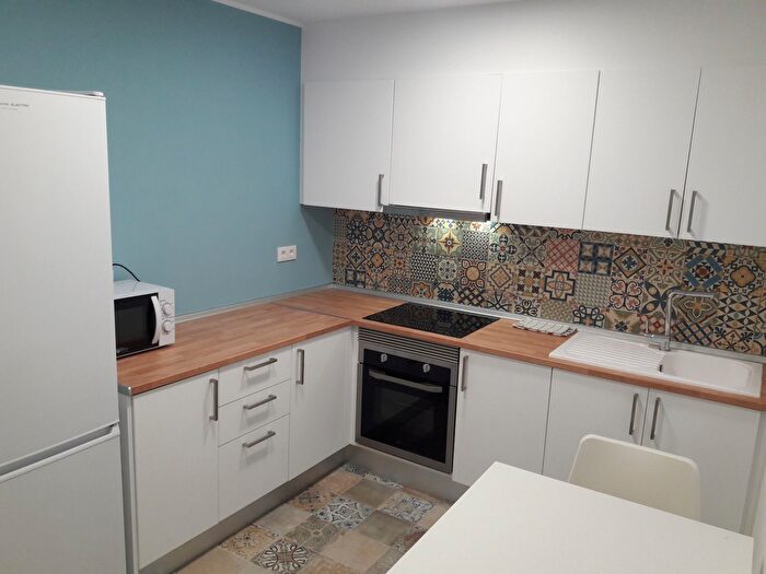 Casas en venta y pisos alquiler - 3