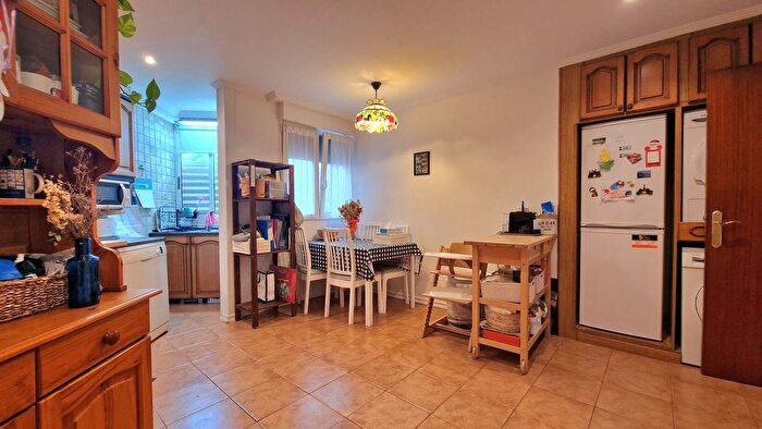 Casas en venta y pisos alquiler - 3
