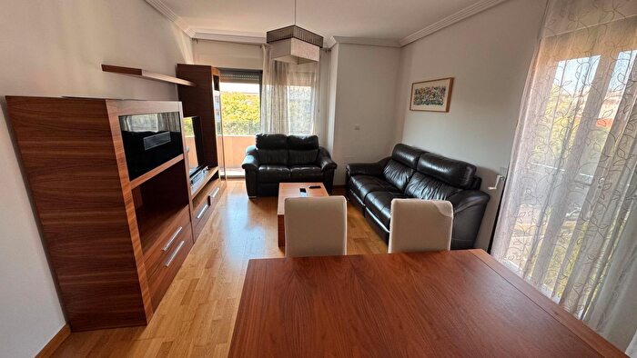 Casas en venta y pisos alquiler - 1