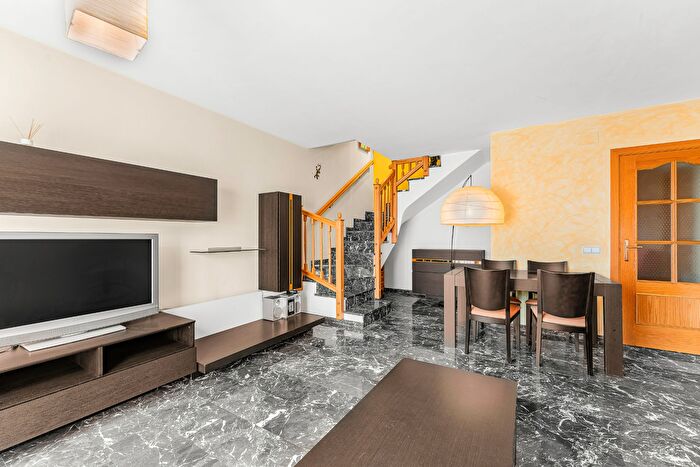 Casas en venta y pisos alquiler - 3