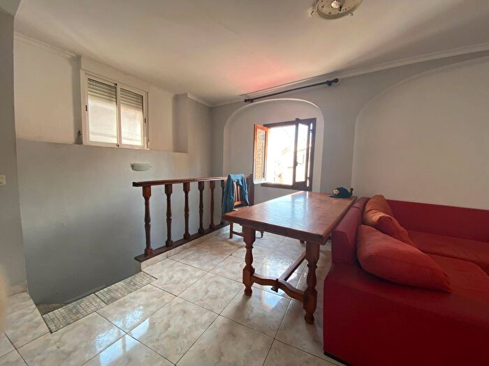 Casas en venta y pisos alquiler - 3