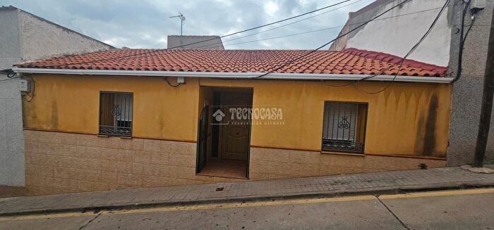 Casas en venta y pisos alquiler - 1