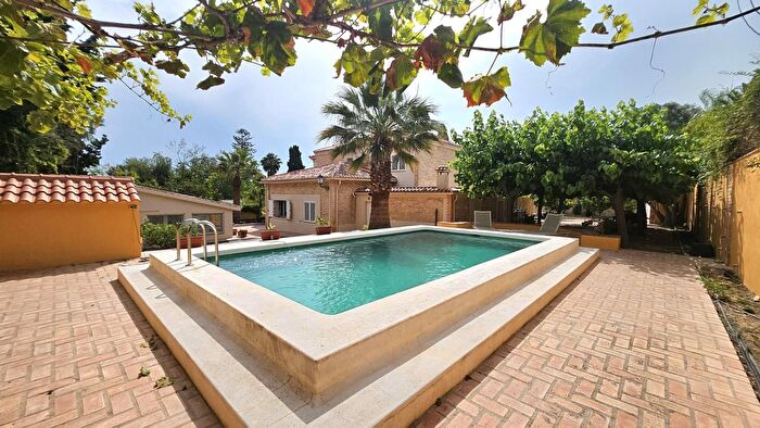 Casa en venta en Garbinet Vistahermosa, Vistahermosa de 6 habitaciones