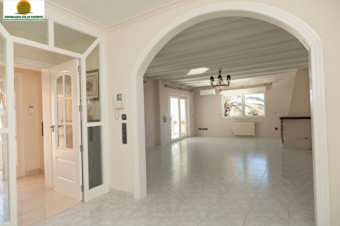Casas en venta y pisos alquiler - 3