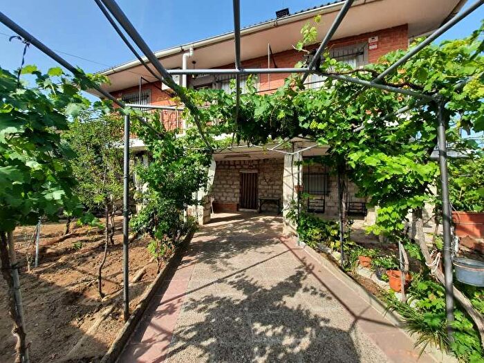 Casas en venta y pisos alquiler - 3