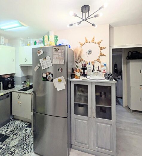 Casas en venta y pisos alquiler - 3