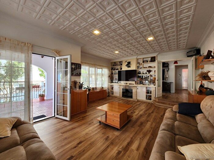 Casas en venta y pisos alquiler - 3