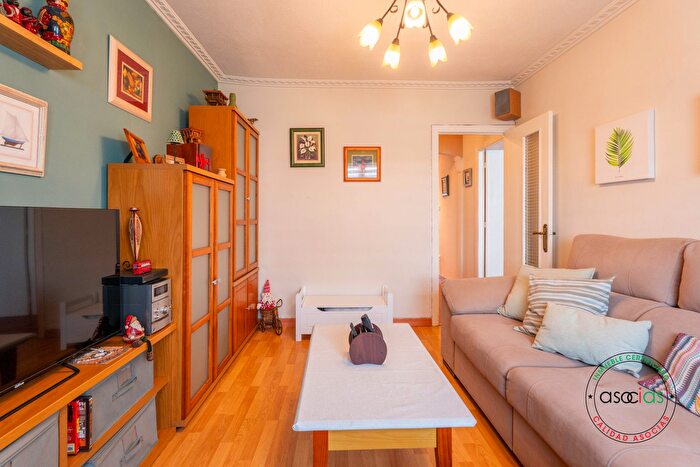 Casas en venta y pisos alquiler - 3
