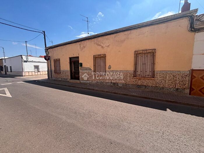 Casas en venta y pisos alquiler - 1