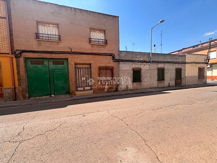 Casas en venta y pisos alquiler - 2
