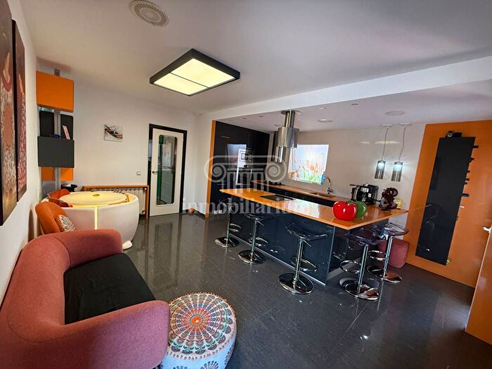 Casas en venta y pisos alquiler - 2