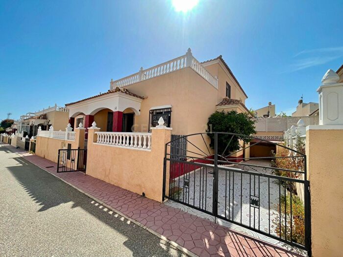 Casas en venta y pisos alquiler - 1