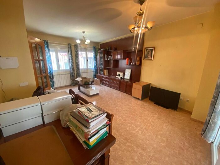 Casas en venta y pisos alquiler - 3