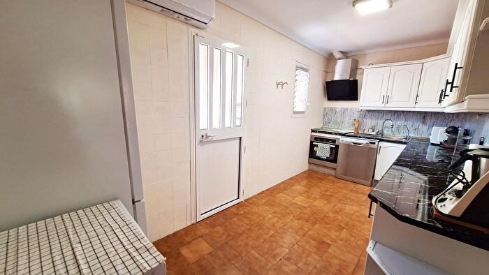 Casas en venta y pisos alquiler - 3