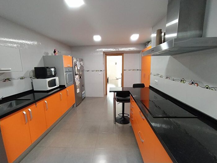Casas en venta y pisos alquiler - 3