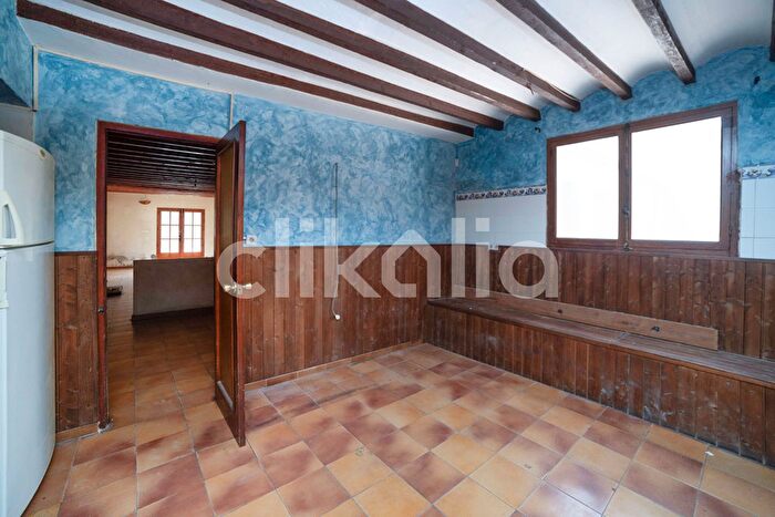Casas en venta y pisos alquiler - 3