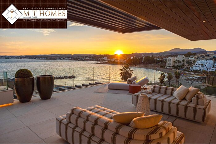 Piso en venta en Estepona Pueblo, Puerto de Estepona de 4 habitaciones