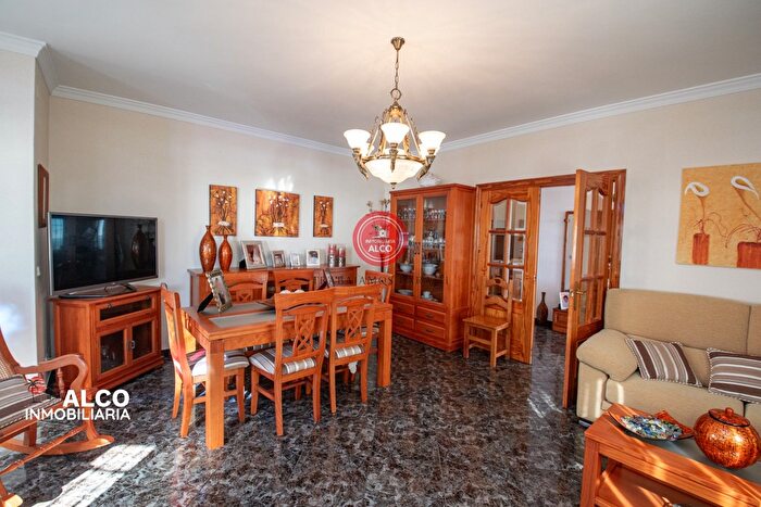Casas en venta y pisos alquiler - 3