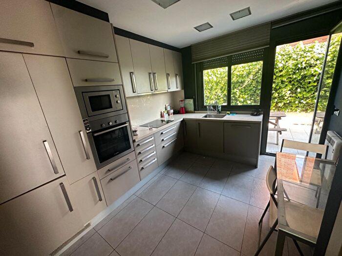 Casas en venta y pisos alquiler - 2