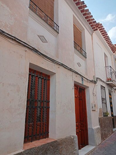 Casas en venta y pisos alquiler - 1