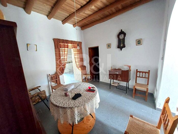 Casas en venta y pisos alquiler - 1