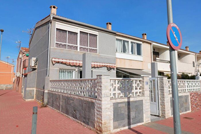 Casas en venta y pisos alquiler - 1