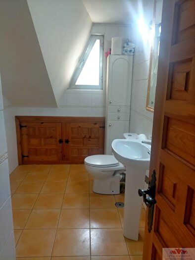 Casas en venta y pisos alquiler - 3