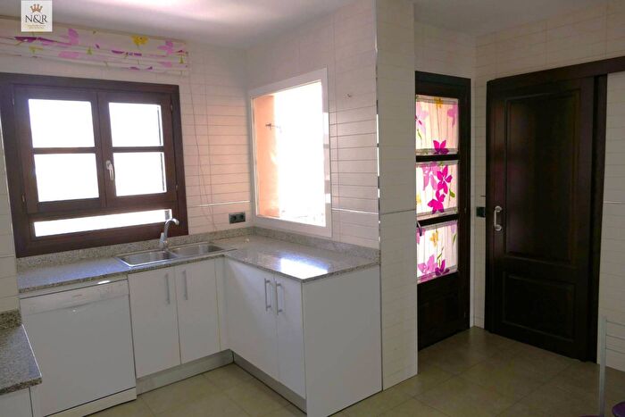 Casas en venta y pisos alquiler - 3