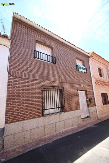 Casas en venta y pisos alquiler - 1