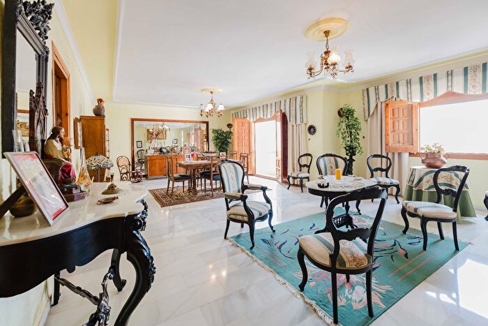 Piso en venta en La Herradura, La Herradura centro de 5 habitaciones