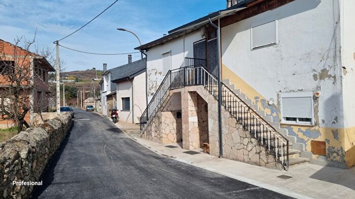 Casa en venta en Villafranca del Bierzo, León de 3 habitaciones