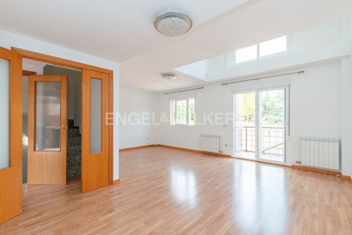 Casas en venta y pisos alquiler - 1