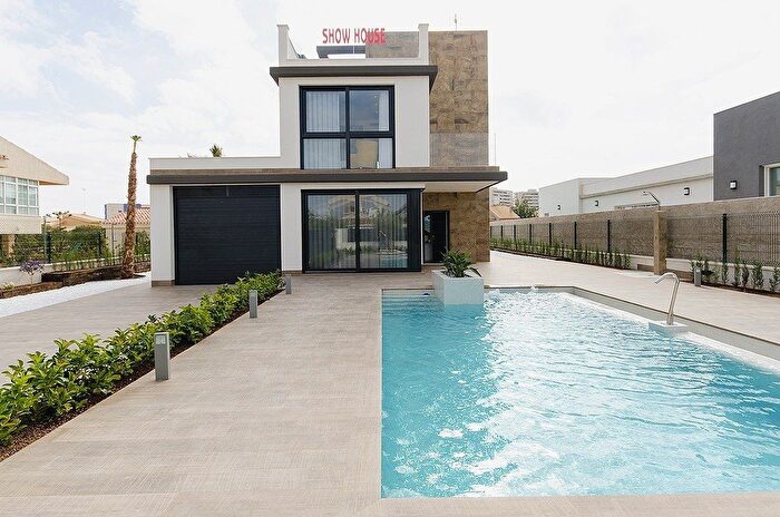 Casa en venta en Orihuela Costa, Campoamor de 4 habitaciones