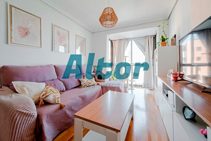 Casas en venta y pisos alquiler - 1