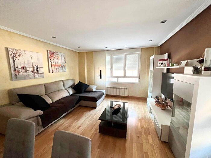 Casas en venta y pisos alquiler - 1