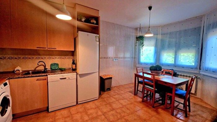 Casas en venta y pisos alquiler - 3