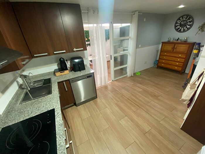Casas en venta y pisos alquiler - 3