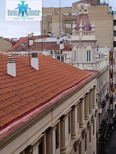 Casas en venta y pisos alquiler - 1