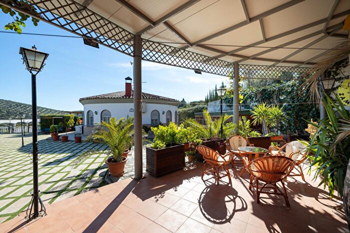 Casa en venta en Moclín, Granada de 5 habitaciones
