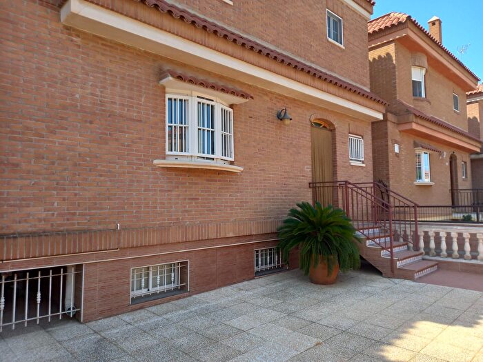 Casas en venta y pisos alquiler - 1