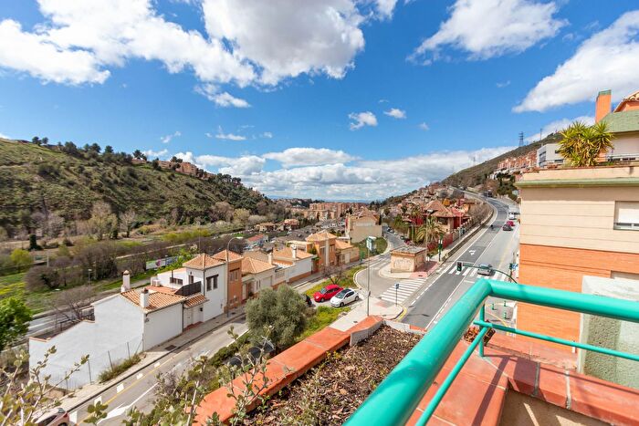 Piso en venta en Genil, Crta De la Sierra de 3 habitaciones