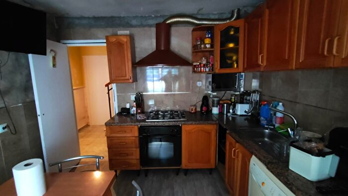 Casas en venta y pisos alquiler - 3