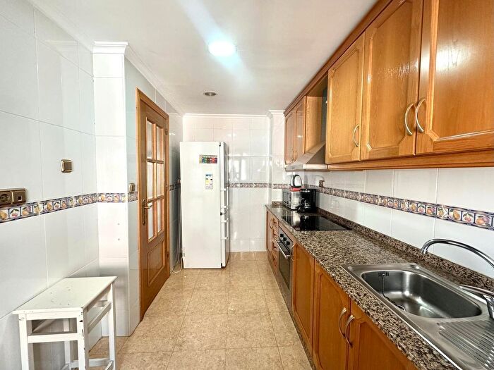 Casas en venta y pisos alquiler - 3