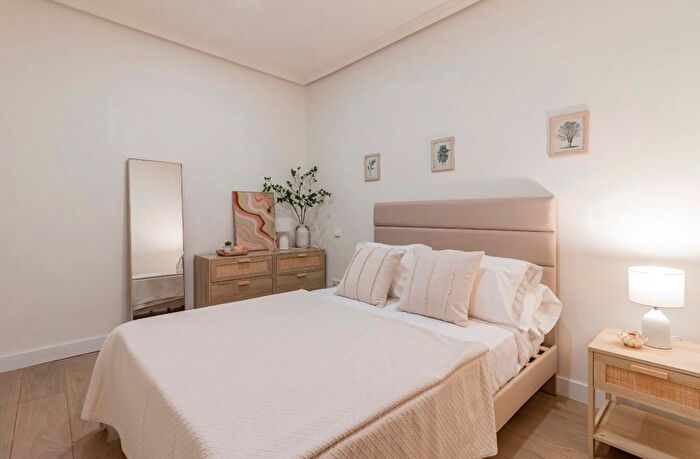 Casas en venta y pisos alquiler - 1