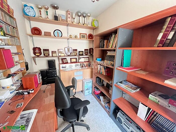 Casas en venta y pisos alquiler - 3