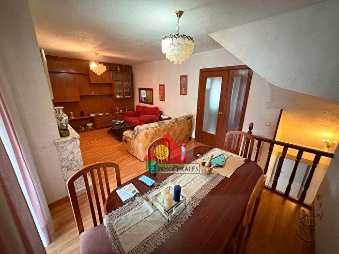 Casas en venta y pisos alquiler - 3