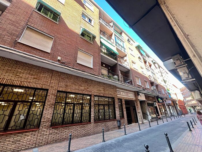 Casas en venta y pisos alquiler - 1