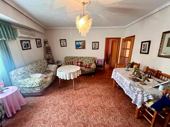 Casas en venta y pisos alquiler - 3